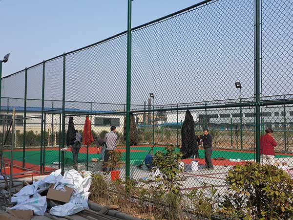 某地區(qū)籃球場圍網(wǎng)施工案例